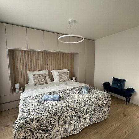Apartment Moruse With Parking Bratislava Bagian luar foto