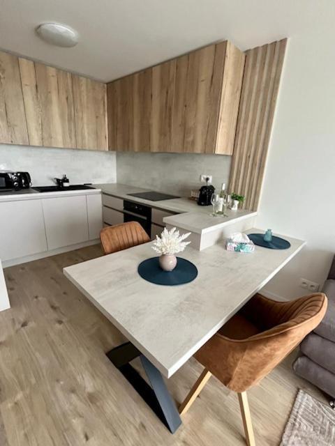 Apartment Moruse With Parking Bratislava Bagian luar foto