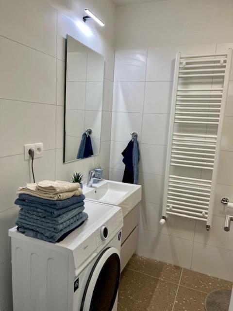 Apartment Moruse With Parking Bratislava Bagian luar foto