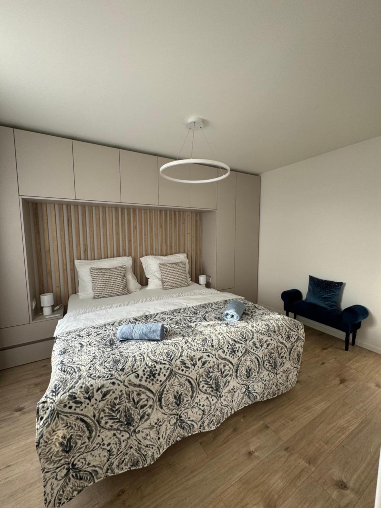 Apartment Moruse With Parking Bratislava Bagian luar foto